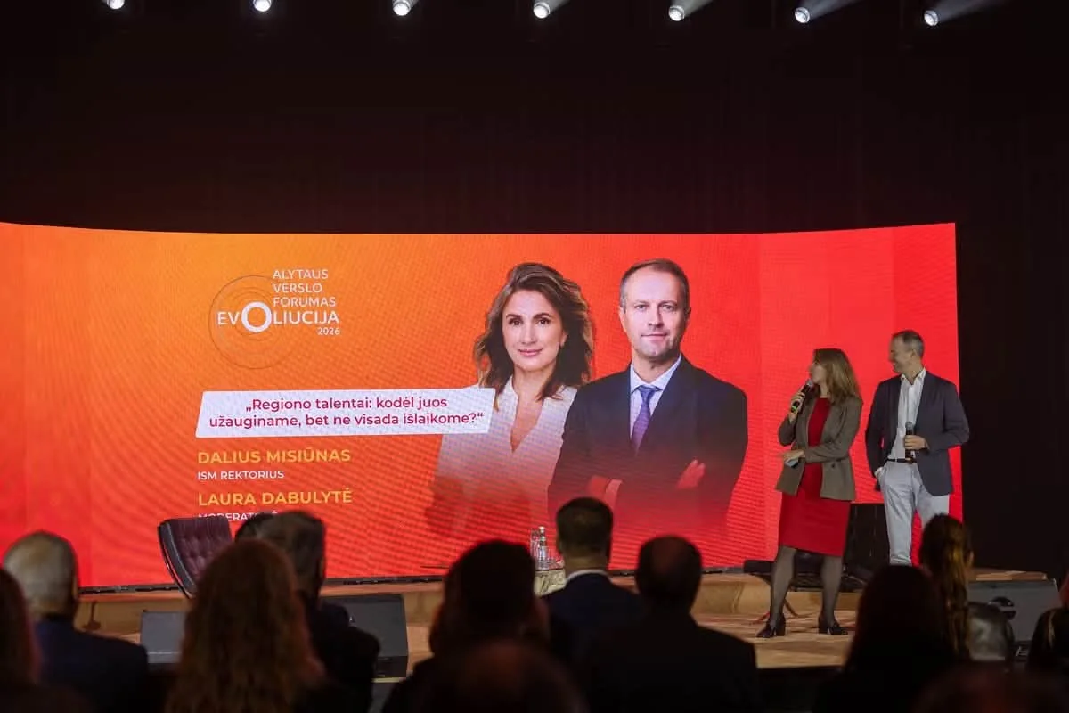 Laura Dabulytė moderuoja Alytaus verslo forumą „Evoliucija 2026“